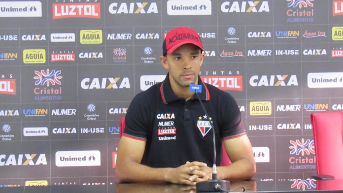 Roger Carvalho 2 coletiva