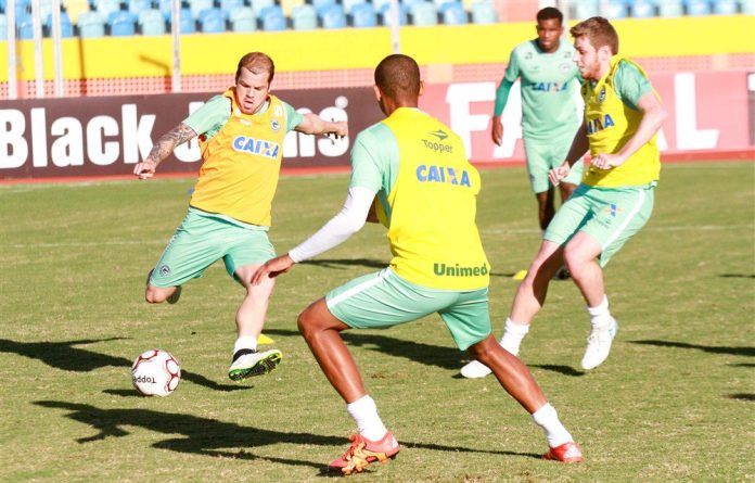 Tiago Luís Goiás treina