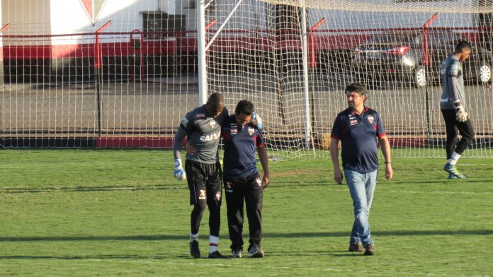 Kléver machucado Atlético