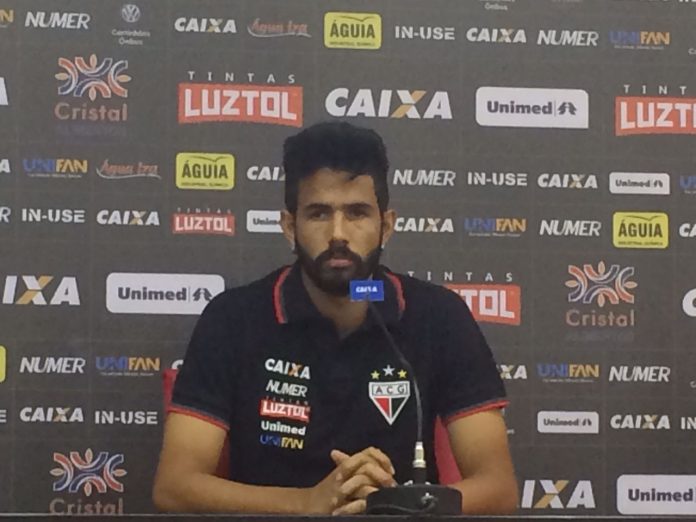 Jonathan lateral coletiva 2 Willian