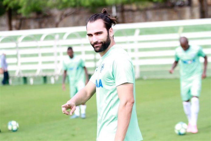 Léo Gamalho 2 treino GEC