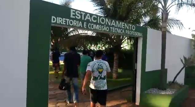 invasão torcida ct goiás 1