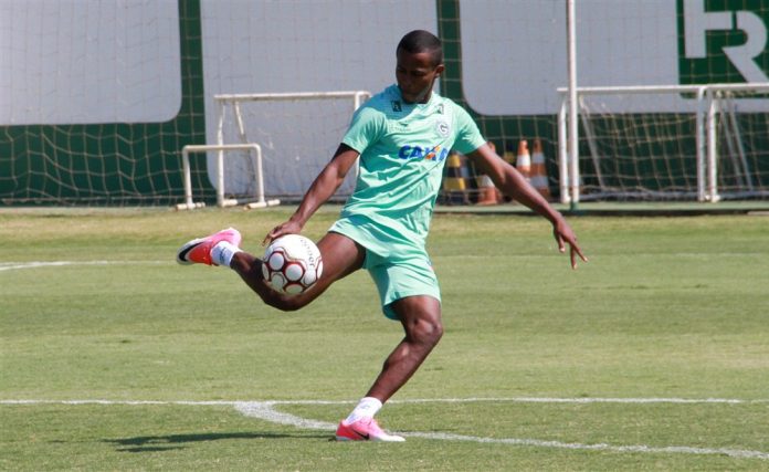 Carlos Eduardo 4 treino