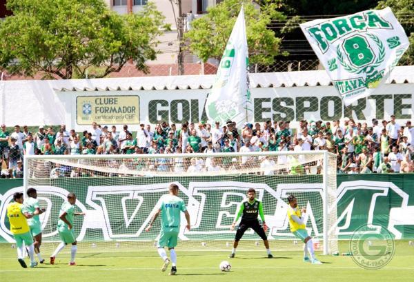 Goiás treina com apoio festa torcida pré clássico
