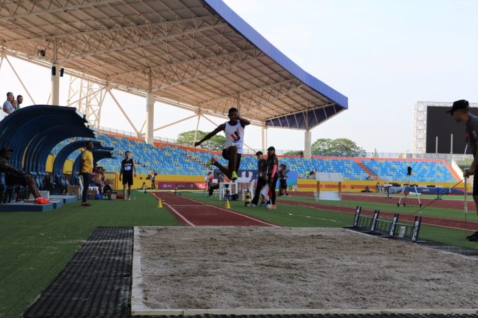 JUBs salto triplo atletismo recorde