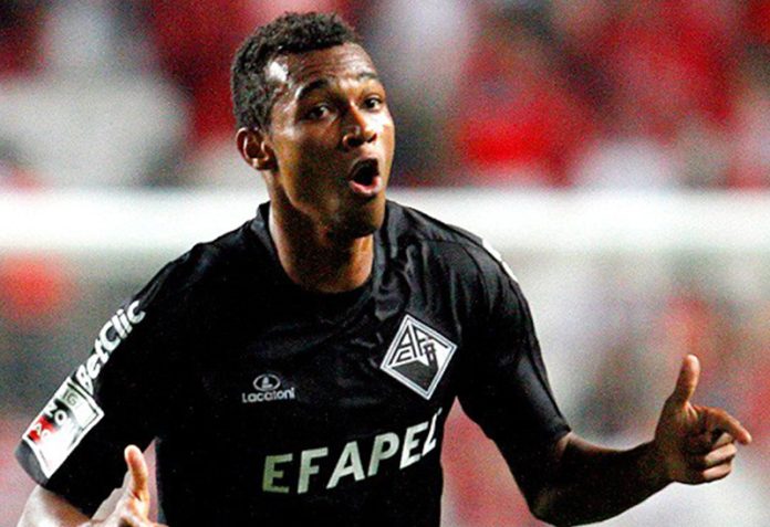 Anápolis confirma acerto com atacante do Vila Nova