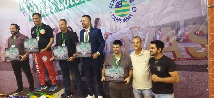 goiás campeão brasileiro faixas coloridas