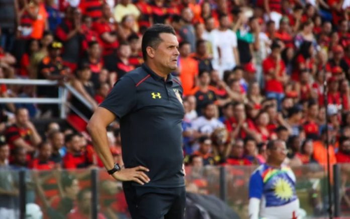 Claudinei Oliveira e outros quatro técnicos estão cotados para assumir o Vila Nova