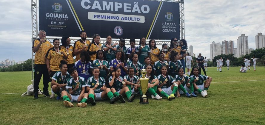 Aliança recebe a taça do Goianão Feminino e vence amistoso contra o Ceilândia