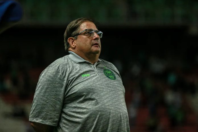 Goiás encaminha acerto com técnico que deixou o Coritiba Goiás encaminha acerto com técnico que deixou o Coritiba