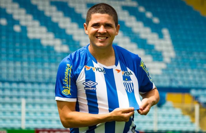 Ex-Cruzeiro e Avaí, lateral Diego Renan é contratado pelo Vila Nova Ex-Cruzeiro e Avaí, lateral Diego Renan é contratado pelo Vila Nova