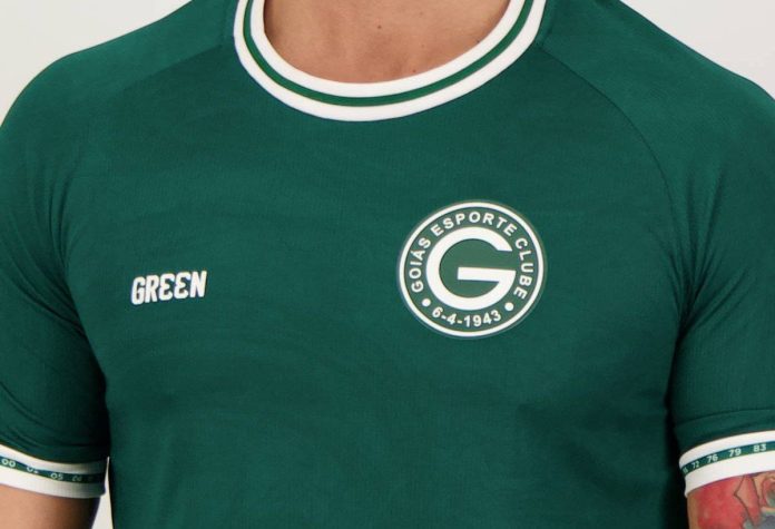 CAMISA GOIAS 2022 FOTO FUTFANATICS