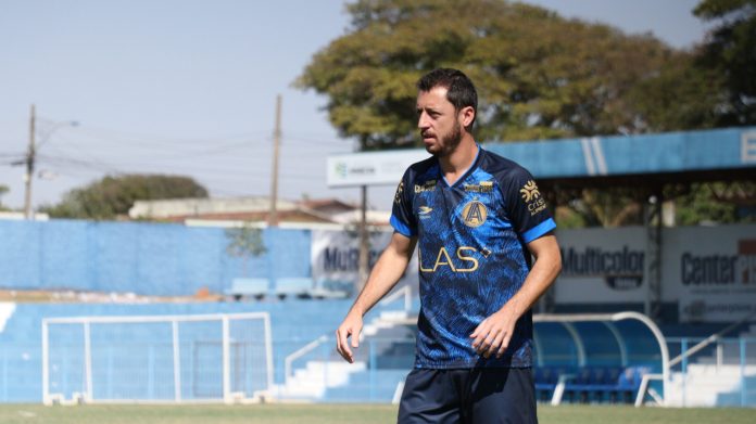 Após deixar a Aparecidense, Felipe Menezes vai disputar o Campeonato Catarinense Após deixar a Aparecidense, Felipe Menezes vai disputar o Campeonato Catarinense