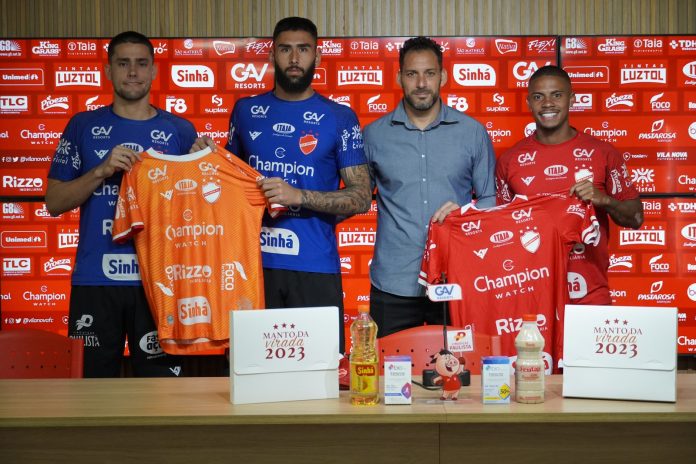 Vila Nova apresenta oficialmente Rickson, Dênis Júnior e Vitor Hugo