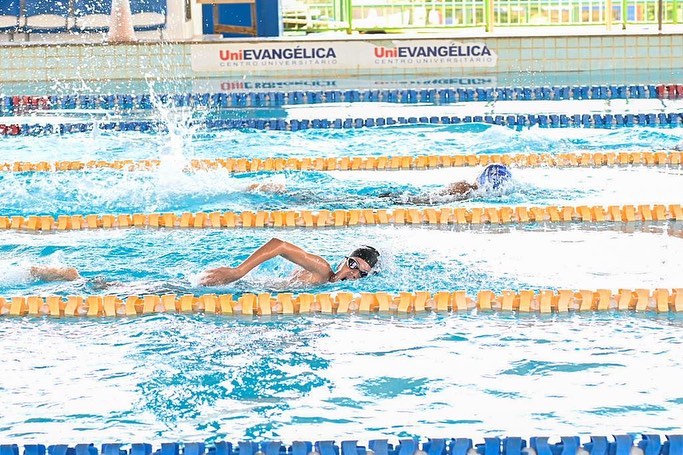 unievangélica natação