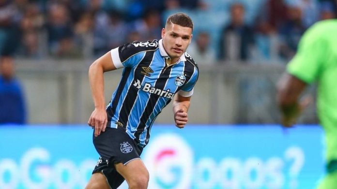 De olho no mercado da bola, Atlético-GO fecha com atacante ex-Grêmio De olho no mercado da bola, Atlético-GO fecha com atacante ex-Grêmio