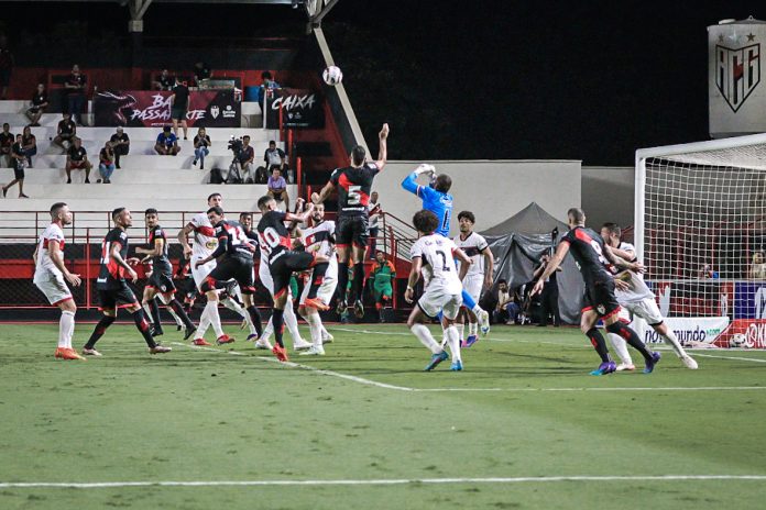 Fora de casa, Anápolis vence o líder Atlético-GO de virada e engrena no Goianão Fora de casa, Anápolis vence o líder Atlético-GO de virada e engrena no Goianão