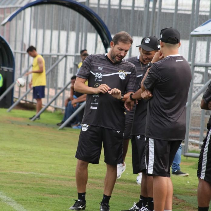 Lucas Oliveira rasga elogios à Aparecidense e comemora  Lucas Oliveira rasga elogios à Aparecidense e comemora