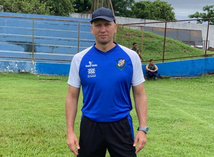 Omar Feitosa não é mais técnico do Iporá; auxiliar vai comandar o time contra o Vila Nova Omar Feitosa não é mais técnico do Iporá; auxiliar vai comandar o time contra o Vila Nova