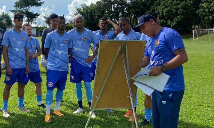 Grêmio Anápolis demite técnico Edson Silva após derrotas no Goianão Grêmio Anápolis demite técnico Edson Silva após derrotas no Goianão