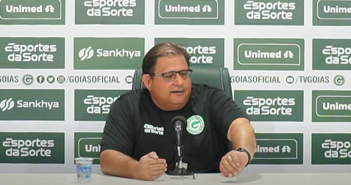 guto ferreira arrepiado goiás microfone edson rodrigues