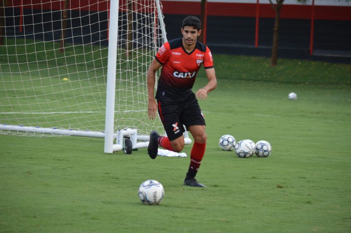 De olho na Série C, Aparecidense anuncia contratação de zagueiro ex-Dragão De olho na Série C, Aparecidense anuncia contratação de zagueiro ex-Dragão