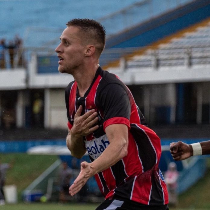 Com oito rodadas concluídas, três jogadores dividem a artilharia do Goianão Com oito rodadas concluídas, três jogadores dividem a artilharia do Goianão
