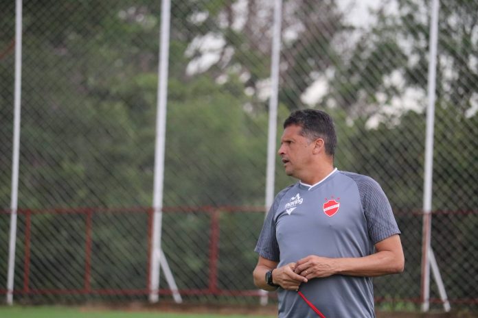 Claudinei Oliveira cita cuidados defensivos contra o Real Noroeste, mas avisa:  Claudinei Oliveira cita cuidados defensivos contra o Real Noroeste, mas avisa: