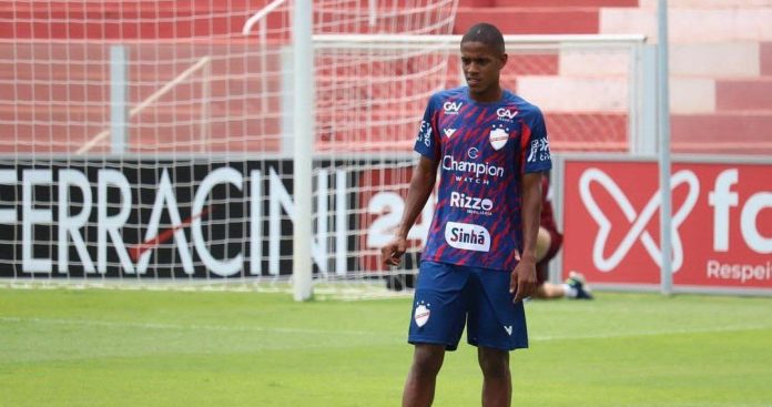 Vila Nova concretiza venda de Gelado ao Coritiba e mantém porcentagem do atleta Vila Nova concretiza venda de Gelado ao Coritiba e mantém porcentagem do atleta