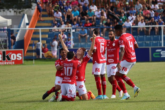 Vila Nova segura pressão do Goianésia e volta a vencer no Campeonato Goiano