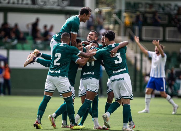 Goiás faz sua parte diante do Grêmio Anápolis e é o novo líder do Goianão Goiás faz sua parte diante do Grêmio Anápolis e é o novo líder do Goianão