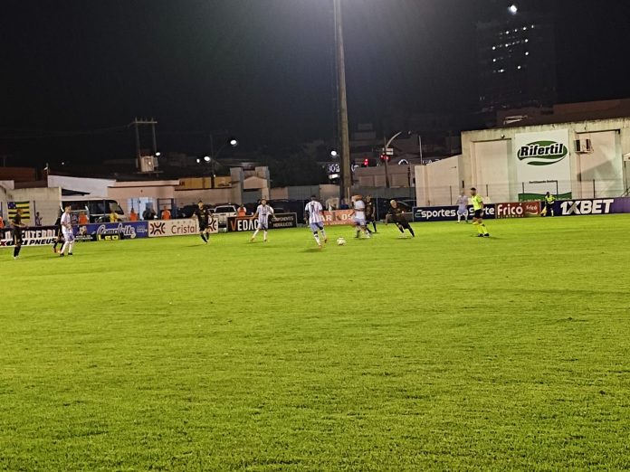 Crac domina primeiro tempo, derrota o Goiânia e volta a vencer no estadual