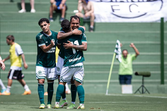 Em alta voltagem, Goiás domina o Goiânia e sustenta a liderança do estadual Em alta voltagem, Goiás domina o Goiânia e sustenta a liderança do estadual