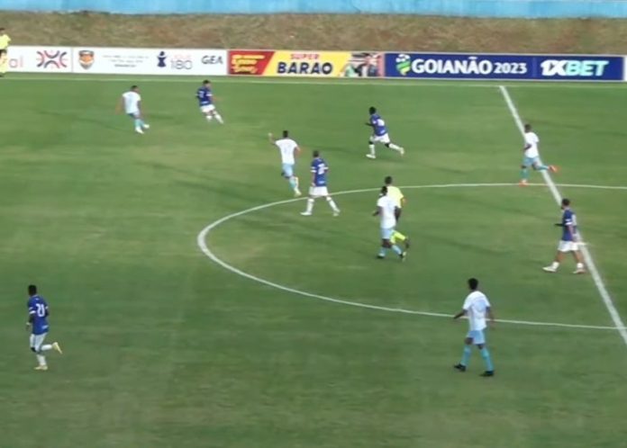 Na raça, Grêmio Anápolis arranca empate contra o Crac e se mantém vivo no Goianão Na raça, Grêmio Anápolis arranca empate contra o Crac e se mantém vivo no Goianão