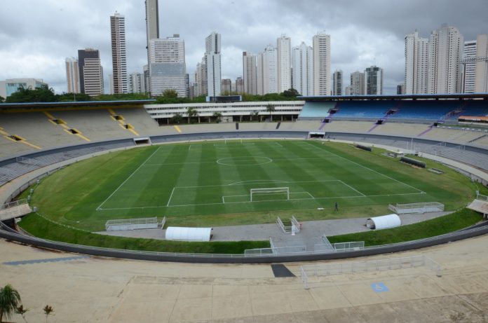 Caiado anuncia reforma da iluminação no Serra Dourada; investimento previsto de R$ 11 milhões
