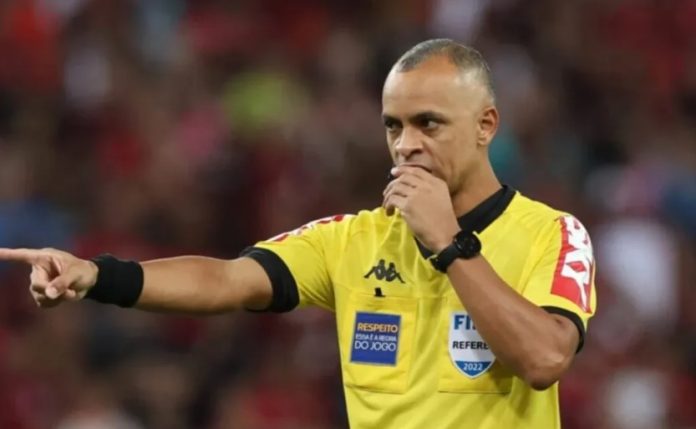 Wilton Pereira Sampaio é finalista em prêmio de melhor árbitro do mundo Wilton Pereira Sampaio é finalista em prêmio de melhor árbitro do mundo
