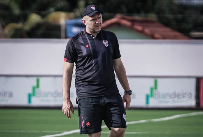 Sem Araos e Rhaldney, Mozart posiciona Atlético-GO para jogo decisivo no Goianão Sem Araos e Rhaldney, Mozart posiciona Atlético-GO para jogo decisivo no Goianão