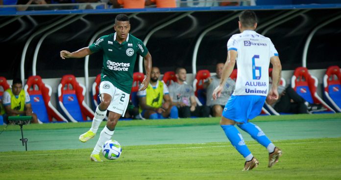 Com gols no segundo tempo, Goiás firma vantagem sobre o Paysandu na final da Copa Verde Com gols no segundo tempo, Goiás firma vantagem sobre o Paysandu na final da Copa Verde