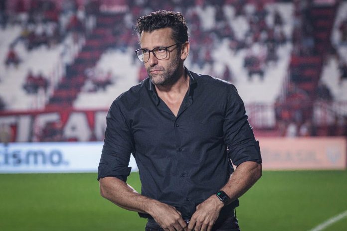 Alberto Valentim cai e não é mais o técnico do Atlético-GO Alberto Valentim cai e não é mais o técnico do Atlético-GO
