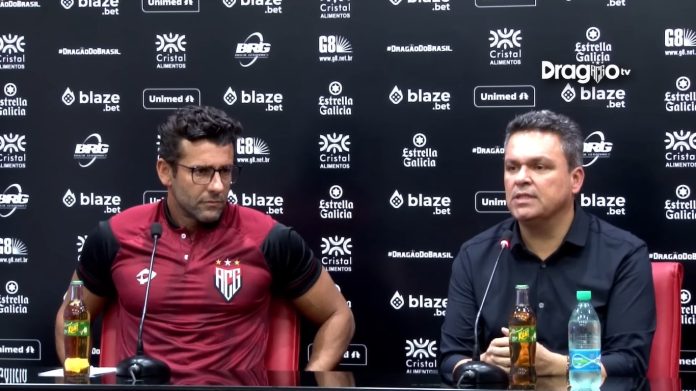 Alberto Valentim e Adson Batista foto Atlético