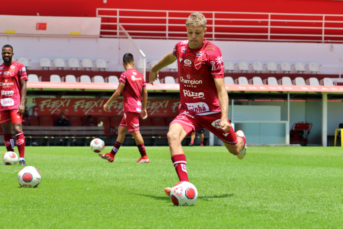 Vila Nova empresta meia João Lucas para o Manaus, onde vai trabalhar com ex-técnico colorado Vila Nova empresta meia João Lucas para o Manaus, onde vai trabalhar com ex-técnico colorado