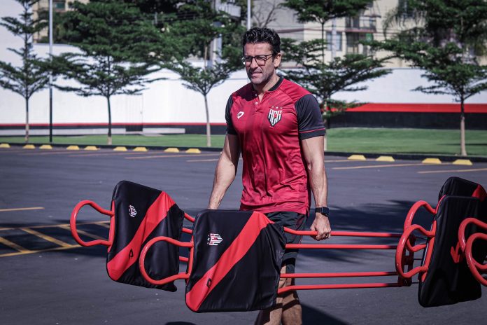 alberto valentim atlético-go