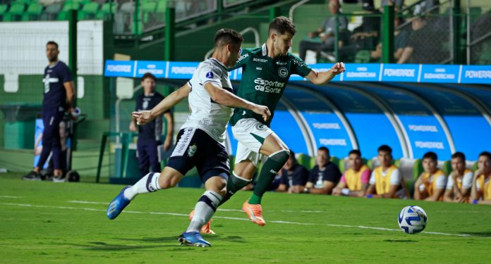 Conmebol divulga áudios do VAR, sobre lances de Hugo e Miramón em Goiás x Gimnasia Conmebol divulga áudios do VAR, sobre lances de Hugo e Miramón em Goiás x Gimnasia