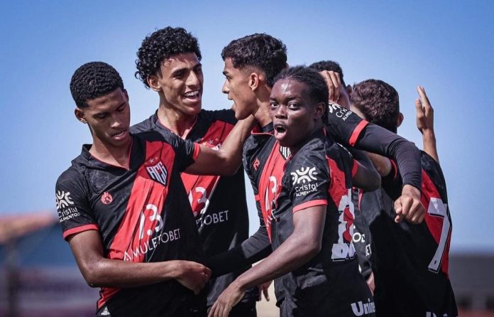 Elenco Atlético Goianiense sub20 Foto Ingryd Oliveira