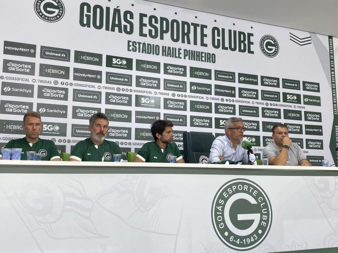 Armando Evangelista se apresenta no Goiás e diz:  Armando Evangelista se apresenta no Goiás e diz: