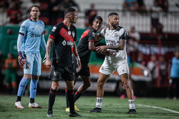Atlético-GO perde para o Ceará, amplia crise e amarga pior defesa da Série B Atlético-GO perde para o Ceará, amplia crise e amarga pior defesa da Série B
