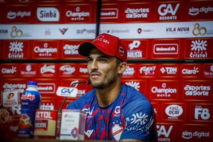 Guilherme Parede minimiza seca de gols e afirma que Vila Nova precisa ser mais letal Guilherme Parede minimiza seca de gols e afirma que Vila Nova precisa ser mais letal