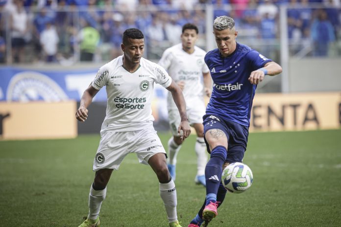Fora de casa, Goiás vence o Cruzeiro e deixa a zona de rebaixamento do Brasileirão Fora de casa, Goiás vence o Cruzeiro e deixa a zona de rebaixamento do Brasileirão