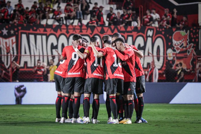 Elenco Atlético Goianiense Julho Foto Ingryd Oliveira