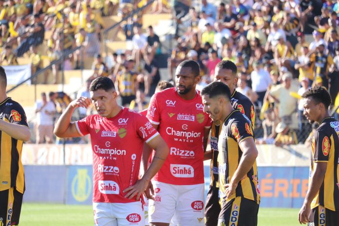 Vila Nova abusa dos gols perdidos, perde para o Novorizontino e estende má fase na Série B Vila Nova abusa dos gols perdidos, perde para o Novorizontino e estende má fase na Série B